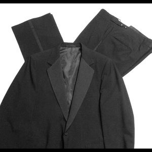 Evan Picone black tux